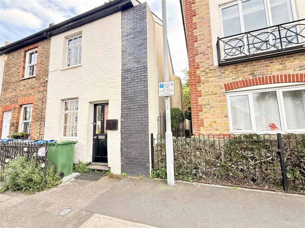 3 bed Detached for rent in Kingston upon Thames. From Greenwoods Residential - Kingston & Wimbledon - Lettings