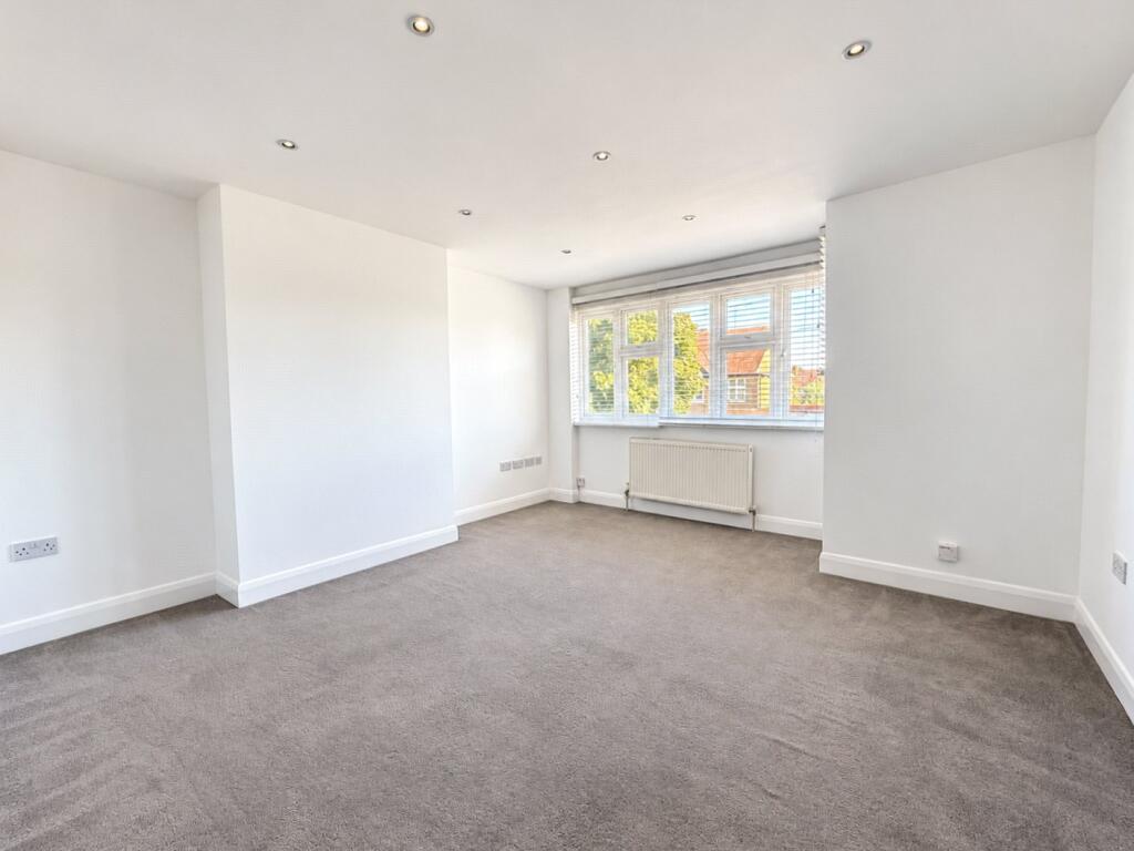 2 bed Apartment for rent in Teddington. From Greenwoods Residential - Kingston & Wimbledon - Lettings