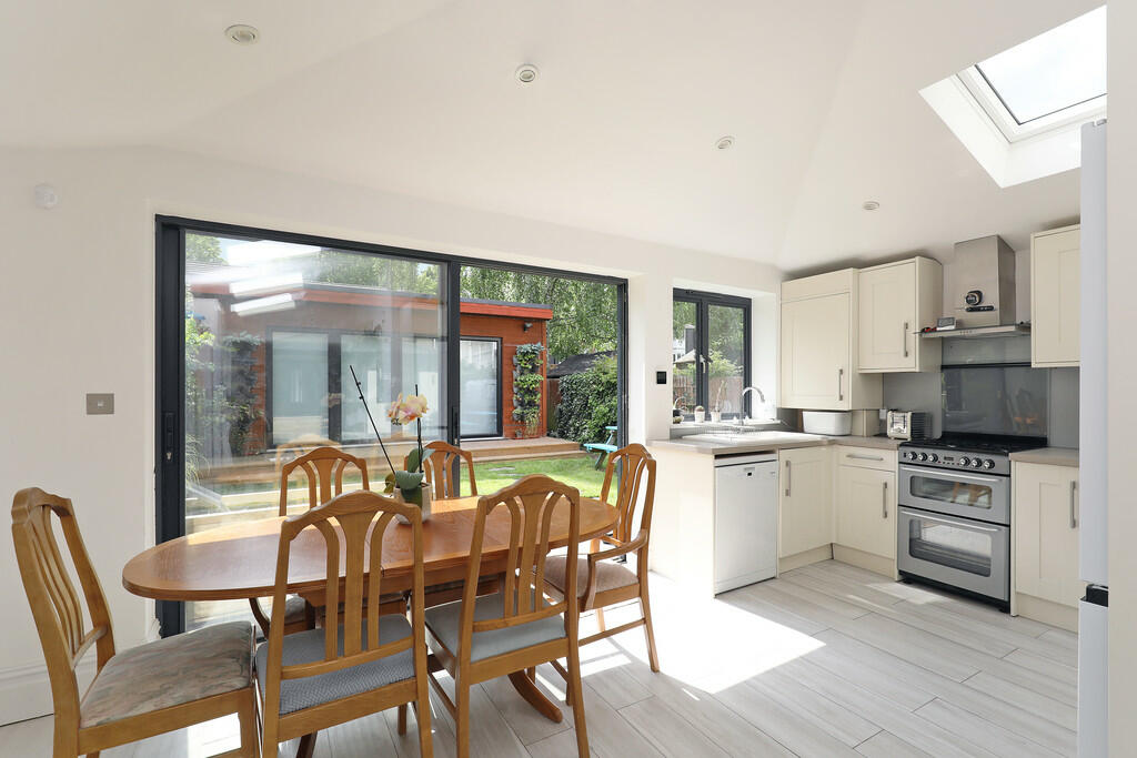 3 bed Apartment for rent in Teddington. From Griffin Stevens - Richmond