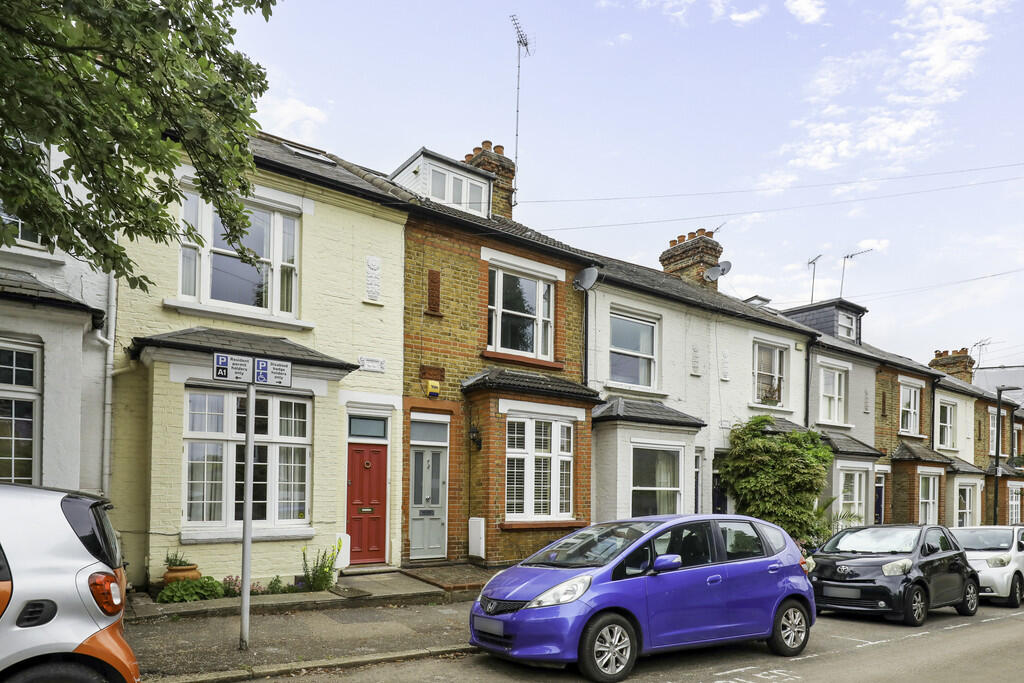 3 bed Mid Terraced House for rent in Richmond upon Thames. From Griffin Stevens - Richmond
