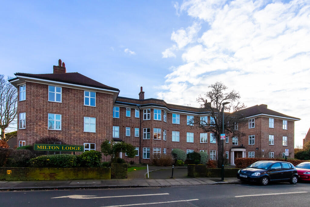 1 bed Apartment for rent in Twickenham. From Griffin Stevens - Richmond 1 bed Apartment for rent in Twickenham. From Griffin Stevens - Richmond