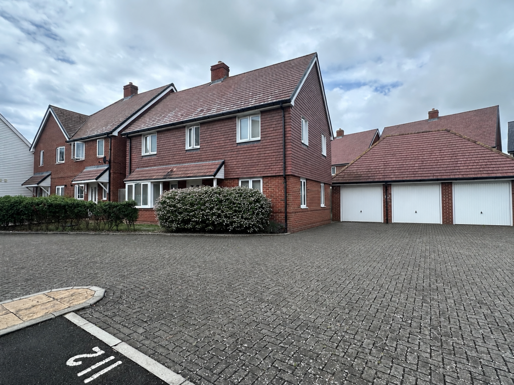 4 bed Detached for rent in Stone Cross. From Eastbourne Property Shop - Pevensey