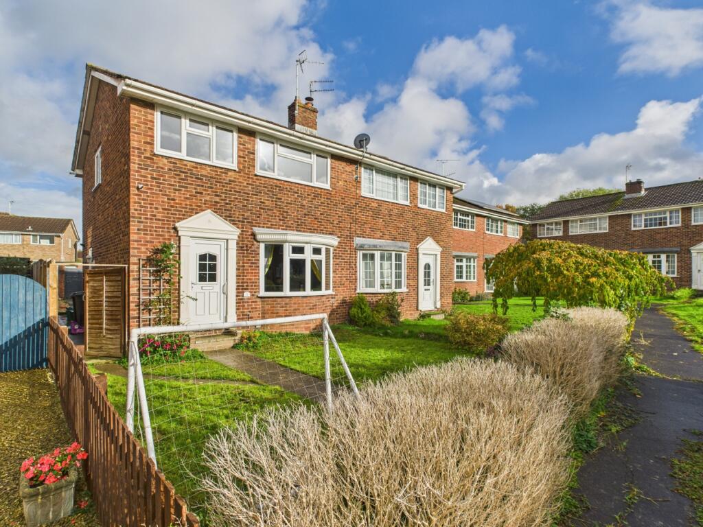 3 bed Semi Detached for rent in Yate. From Edison Ford - Yate 3 bed Semi Detached for rent in Yate. From Edison Ford - Yate