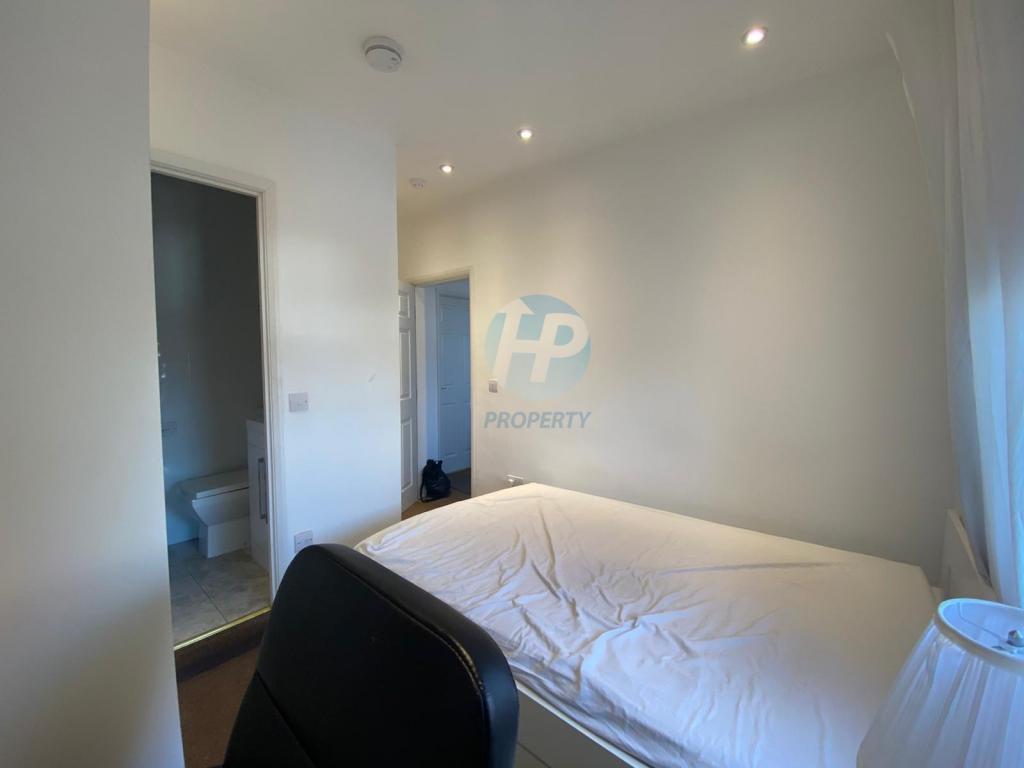 1 bed Room for rent in London. From Hen and Pelican