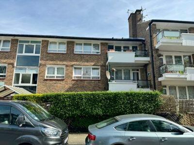 3 bed Flat for rent in Wimbledon. From HES Parry & Drewett - Sutton