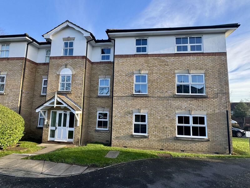 2 bed 1st Floor Flat for rent in Banstead. From HES Parry & Drewett - Sutton