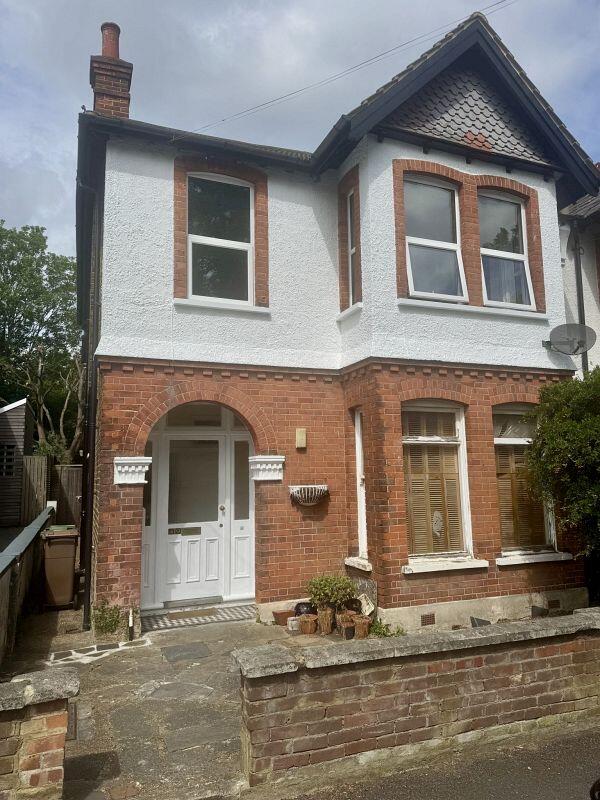 2 bed 1st Floor Flat for rent in Carshalton. From HES Parry & Drewett - Sutton