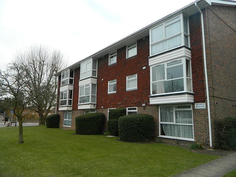 1 bed 1st Floor Flat for rent in Leatherhead. From HES Parry & Drewett - Sutton 1 bed 1st Floor Flat for rent in Leatherhead. From HES Parry & Drewett - Sutton