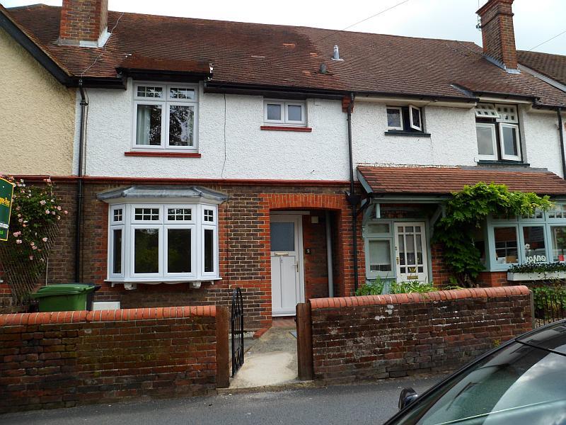 3 bed Mid Terraced House for rent in Little Bookham. From HES Parry & Drewett - Sutton 3 bed Mid Terraced House for rent in Little Bookham. From HES Parry & Drewett - Sutton
