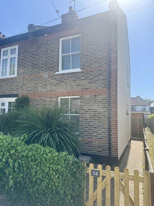 2 bed End of Terrace for rent in Epsom. From HES Parry & Drewett - Sutton 2 bed End of Terrace for rent in Epsom. From HES Parry & Drewett - Sutton