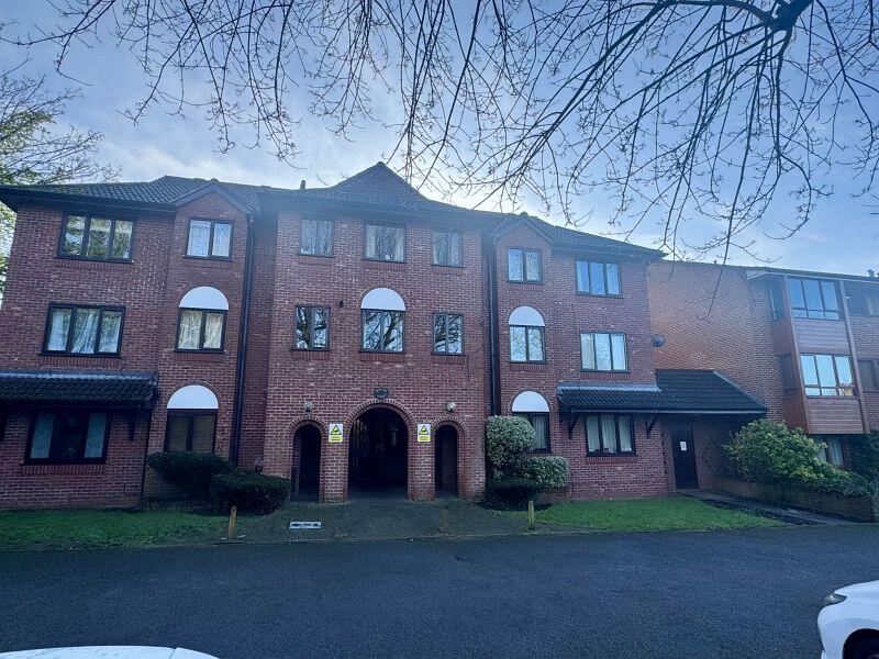 1 bed 1st Floor Flat for rent in Leatherhead. From HES Parry & Drewett - Sutton 1 bed 1st Floor Flat for rent in Leatherhead. From HES Parry & Drewett - Sutton