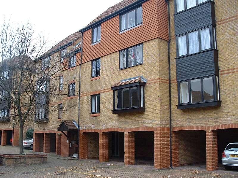 1 bed 1st Floor Flat for rent in Carshalton. From HES Parry & Drewett - Sutton 1 bed 1st Floor Flat for rent in Carshalton. From HES Parry & Drewett - Sutton