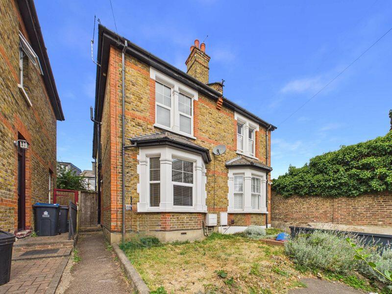 2 bed Semi Detached for rent in Kingston upon Thames. From HES Parry & Drewett - Sutton