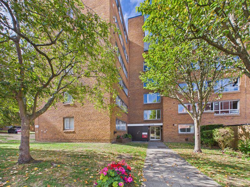 2 bed 1st Floor Flat for rent in Carshalton. From HES Parry & Drewett - Sutton