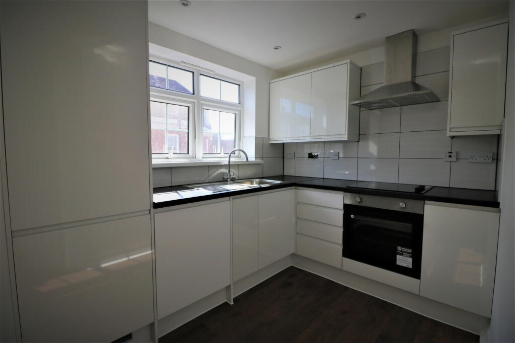 2 bed Flat for rent in Romford. From Hills Estate - Ilford