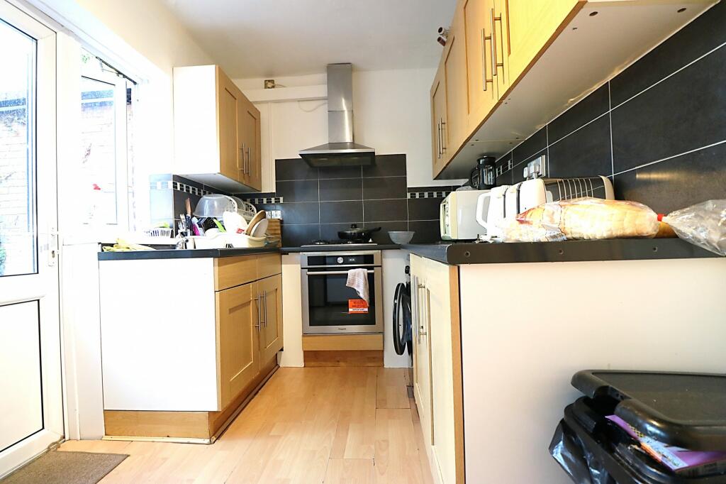 4 bed Mid Terraced House for rent in Ilford. From Hills Estate - Ilford