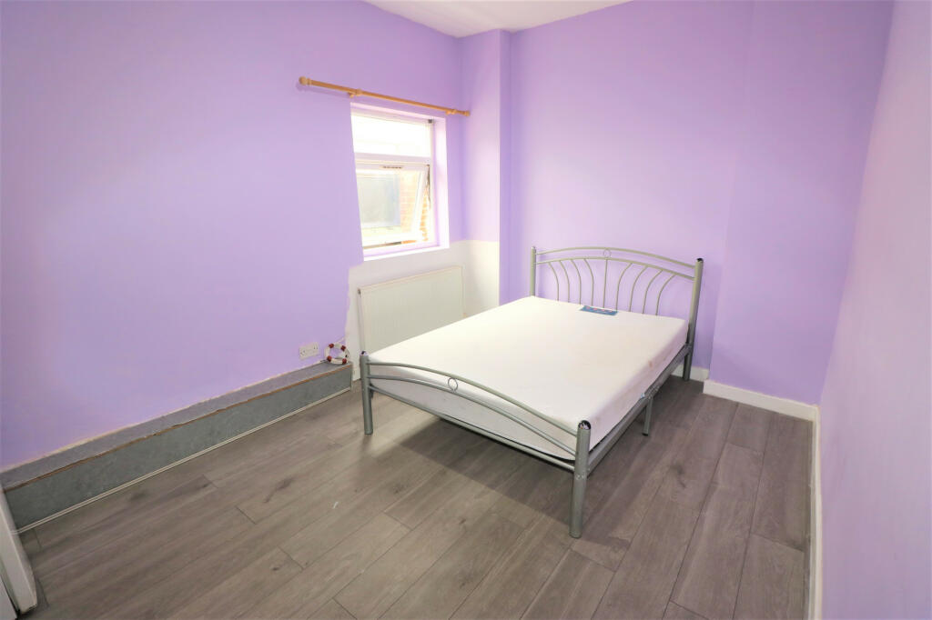 1 bed Room for rent in Barking. From Hills Estate - Ilford