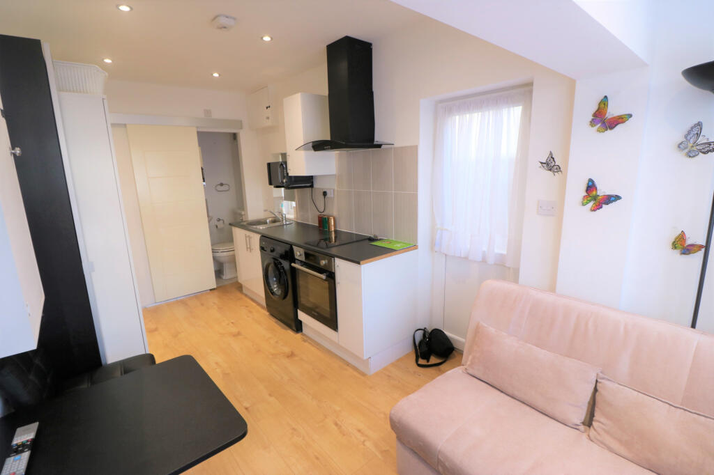 4 bed Studio for rent in Ilford. From Hills Estate - Ilford