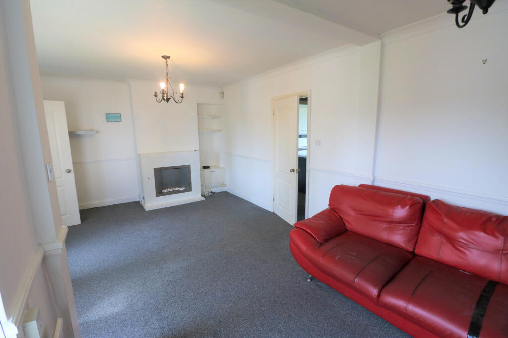 2 bed Annexe for rent in Romford. From Hills Estate - Ilford