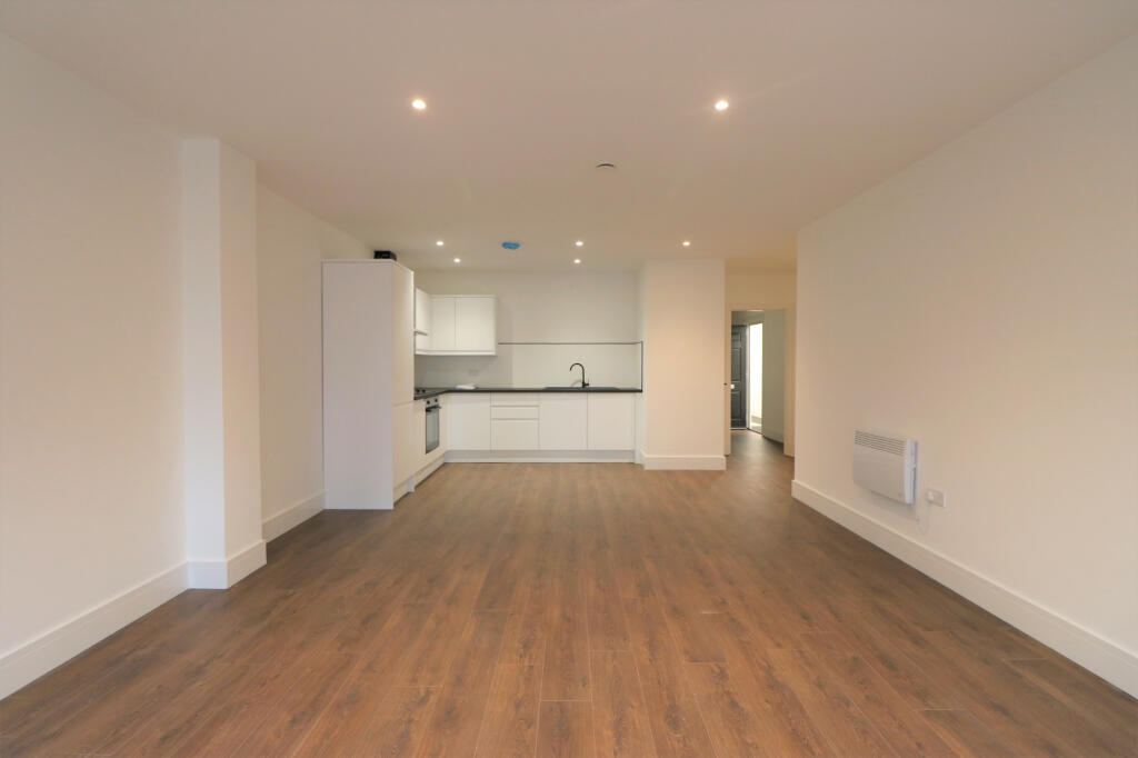 2 bed Apartment for rent in Romford. From Hills Estate - Ilford