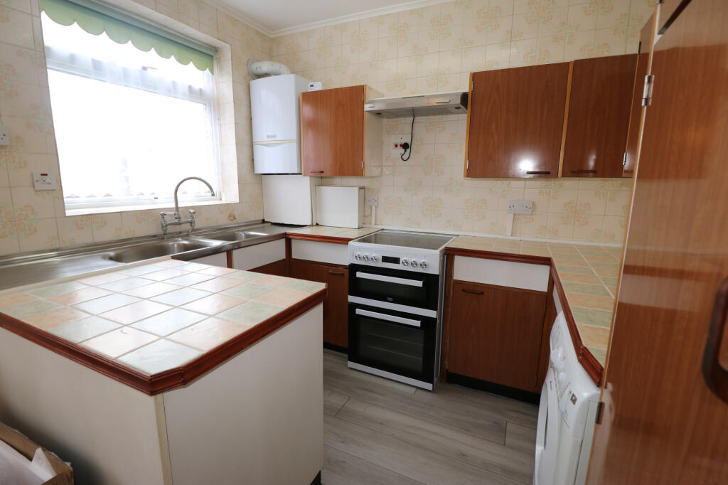 2 bed 1st Floor Flat for rent in Wanstead. From Hills Estate - Ilford