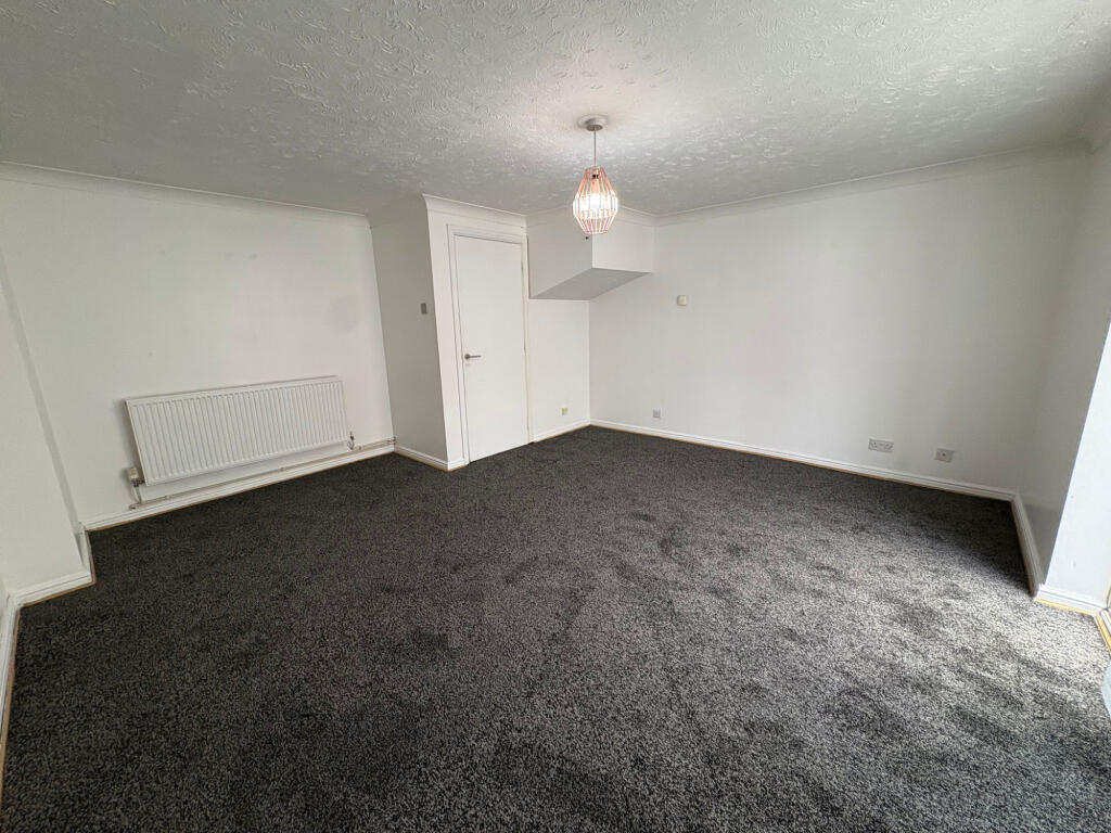 3 bed Mid Terraced House for rent in Ilford. From Hills Estate - Ilford