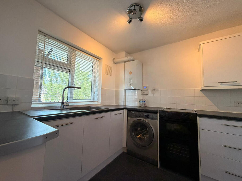 1 bed 1st Floor Flat for rent in Romford. From Hills Estate - Ilford