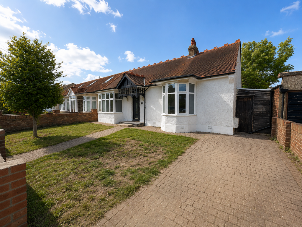 3 bed Bungalow for rent in Ilford. From Hills Estate - Ilford