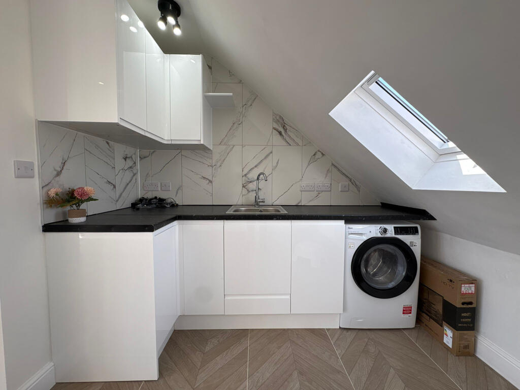 4 bed Studio for rent in Ilford. From Hills Estate - Ilford