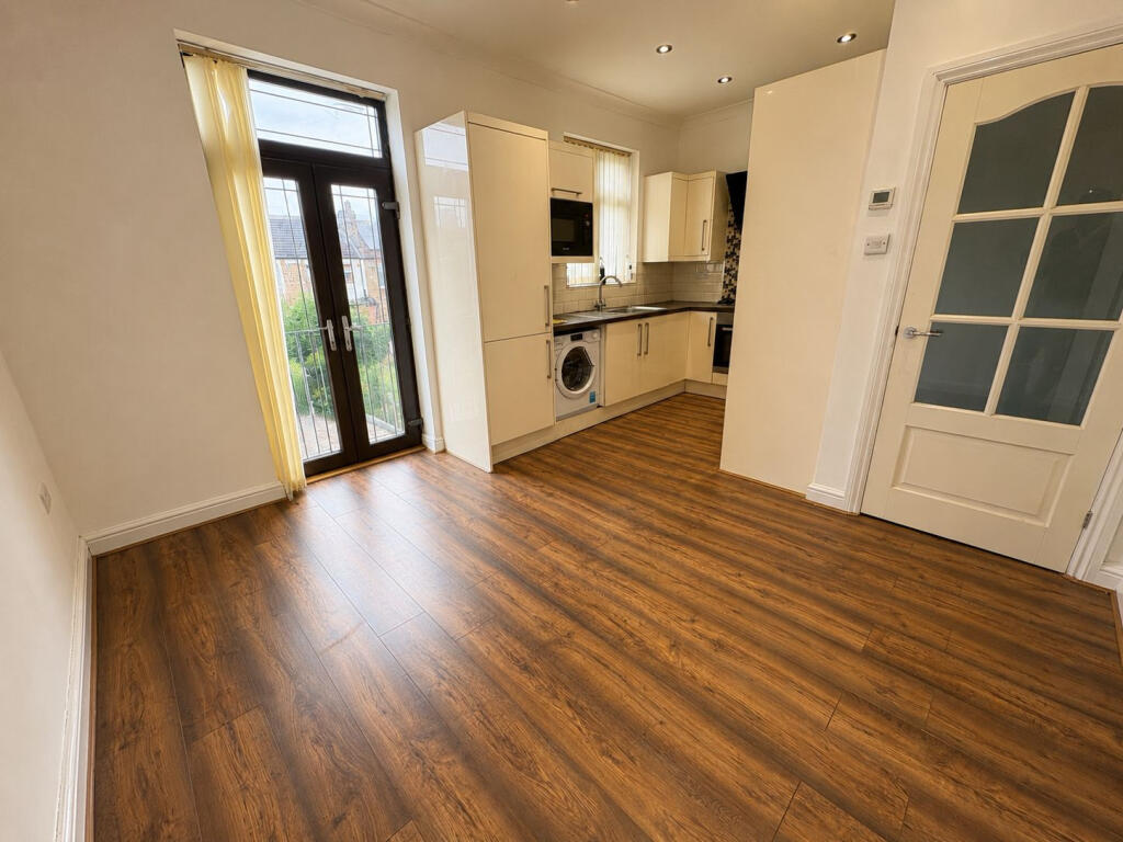 2 bed 1st Floor Flat for rent in Ilford. From Hills Estate - Ilford 2 bed 1st Floor Flat for rent in Ilford. From Hills Estate - Ilford