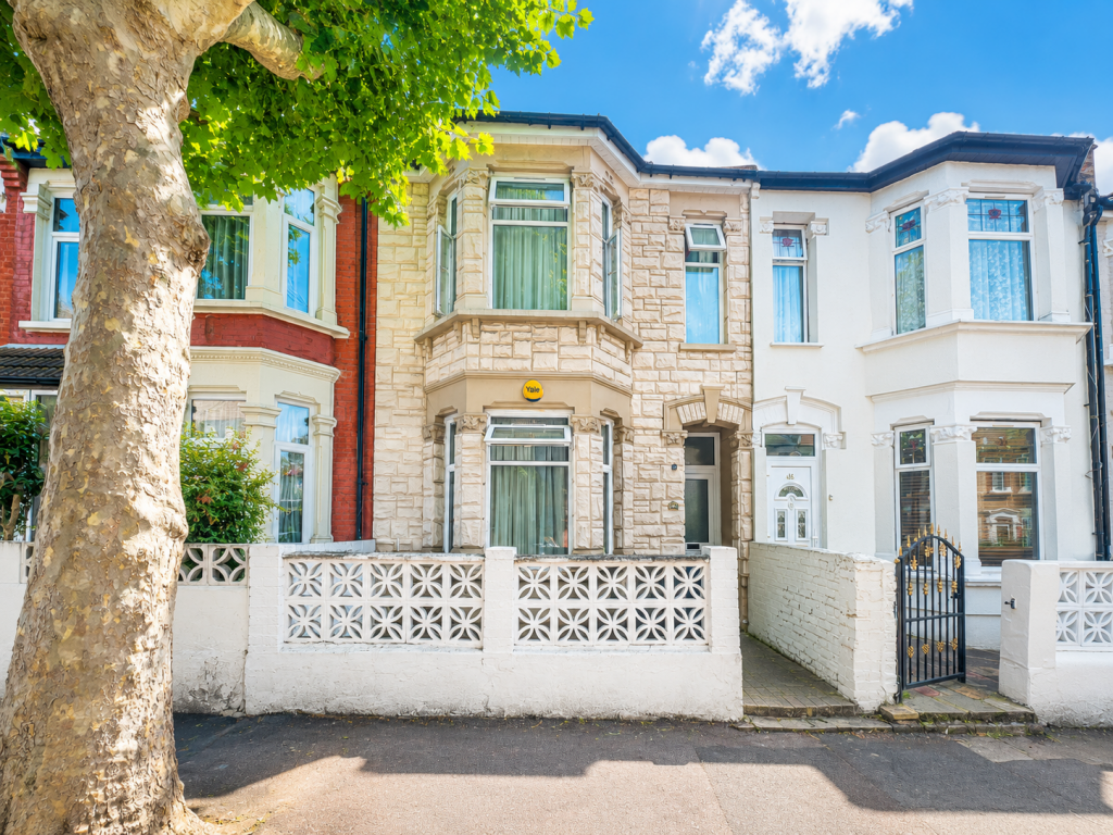 3 bed Mid Terraced House for rent in East Ham. From Hills Estate - Ilford