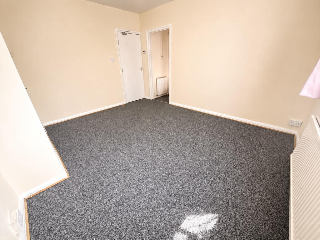 2 bed Annexe for rent in Romford. From Hills Estate - Ilford