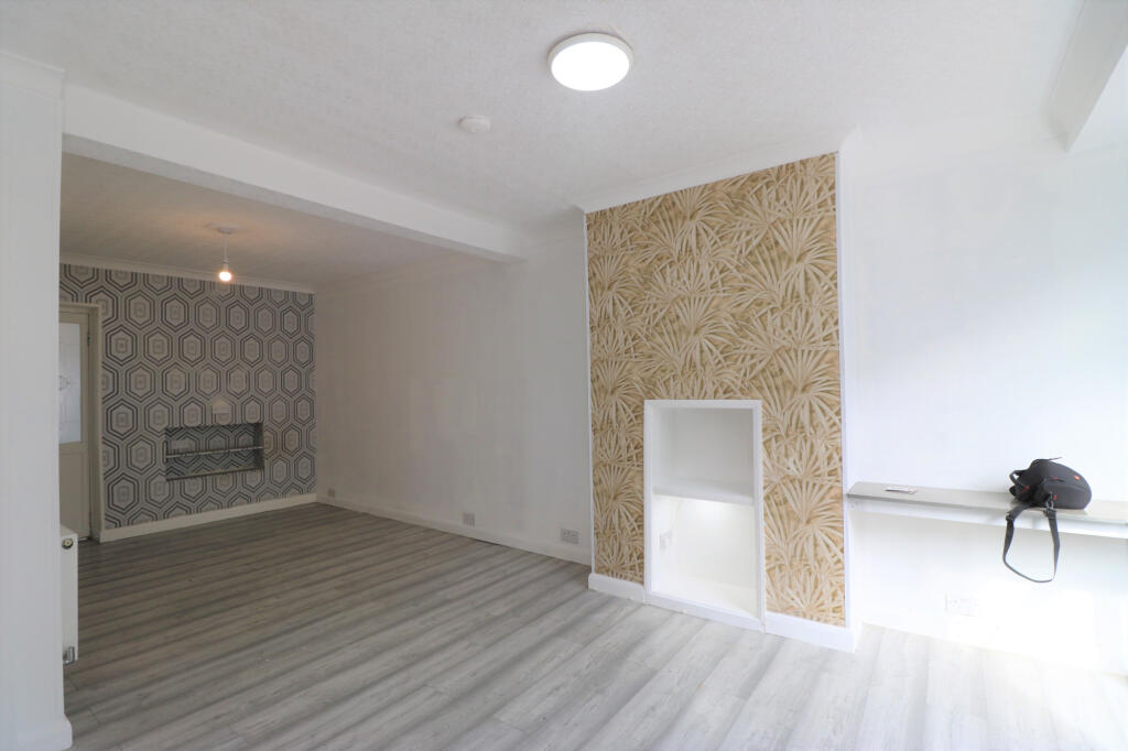 3 bed Semi Detached for rent in Ilford. From Hills Estate - Ilford 3 bed Semi Detached for rent in Ilford. From Hills Estate - Ilford