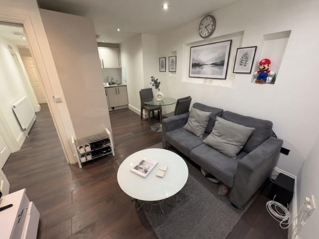 3 bed 1st Floor Flat for rent in London. From Hills Estate - Ilford 3 bed 1st Floor Flat for rent in London. From Hills Estate - Ilford