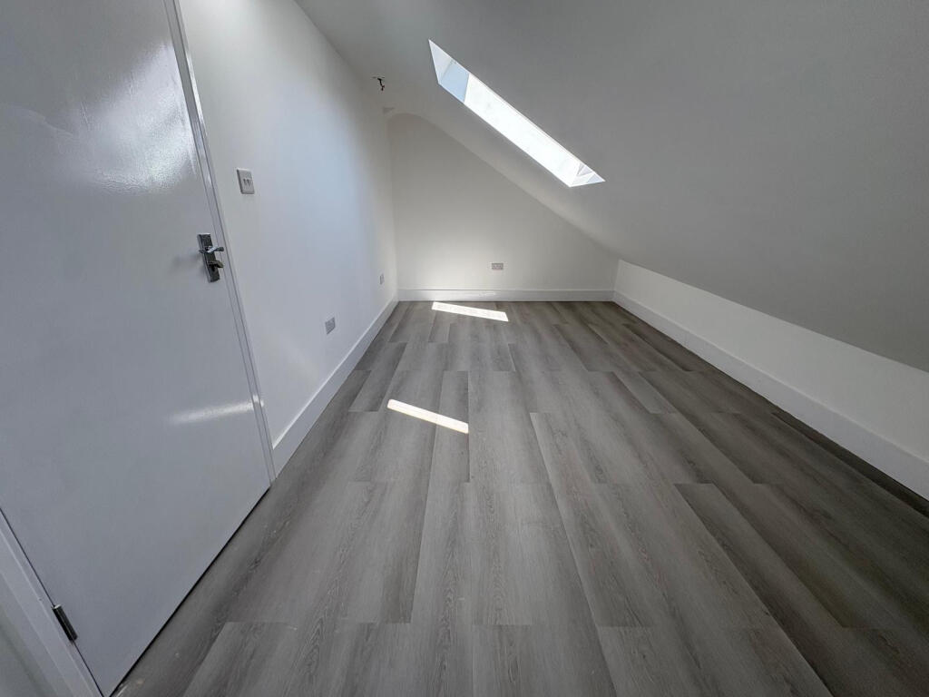 5 bed 1st Floor Flat for rent in Ilford. From Hills Estate - Ilford 5 bed 1st Floor Flat for rent in Ilford. From Hills Estate - Ilford