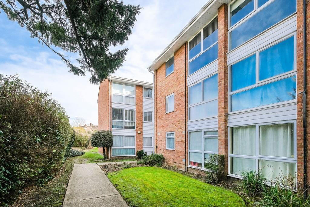 2 bed 1st Floor Flat for rent in London. From Hills Estate - Ilford 2 bed 1st Floor Flat for rent in London. From Hills Estate - Ilford