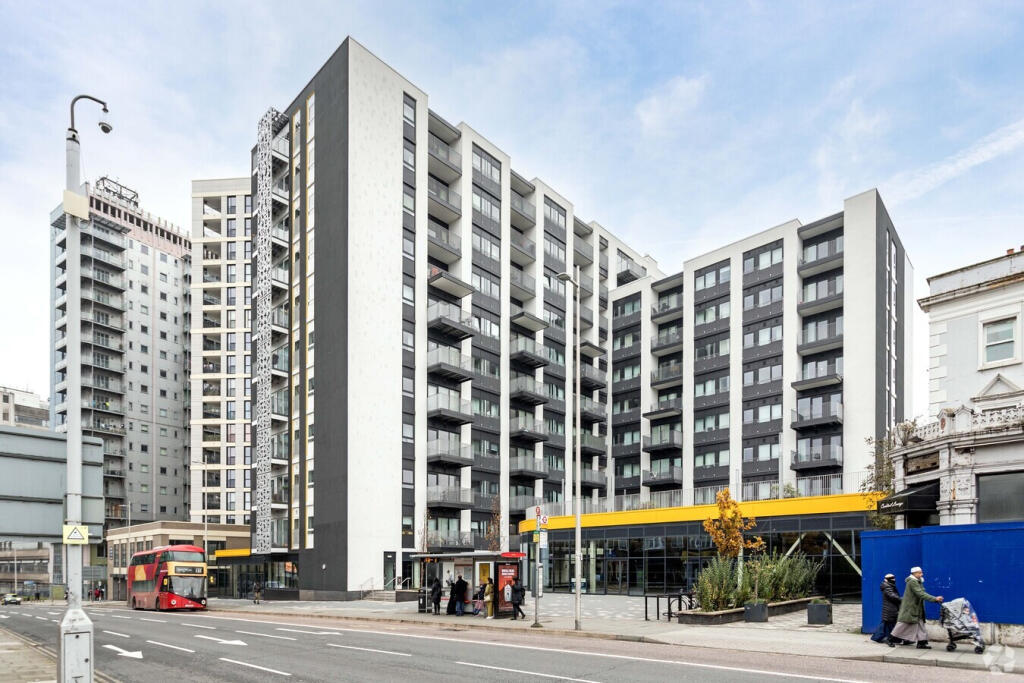 2 bed Apartment for rent in Ilford. From Hills Estate - Ilford