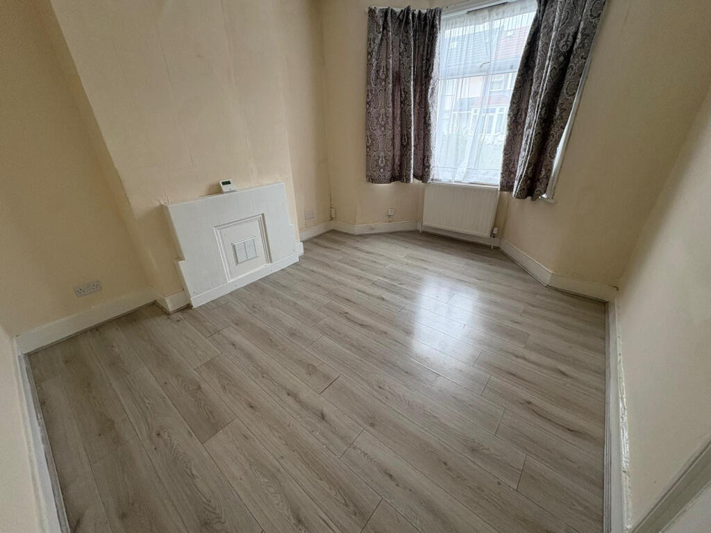 3 bed Mid Terraced House for rent in Ilford. From Hills Estate - Ilford