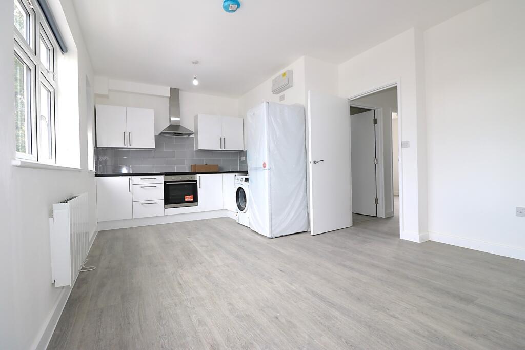 1 bed Apartment for rent in Ilford. From Hills Estate - Ilford