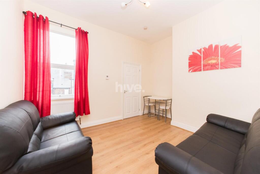 3 bed 1st Floor Flat for rent in Newcastle upon Tyne. From Hive Estates - Newcastle upon Tyne