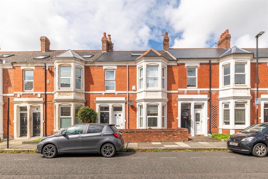 3 bed 1st Floor Flat for rent in Newcastle upon Tyne. From Hive Estates - Newcastle upon Tyne