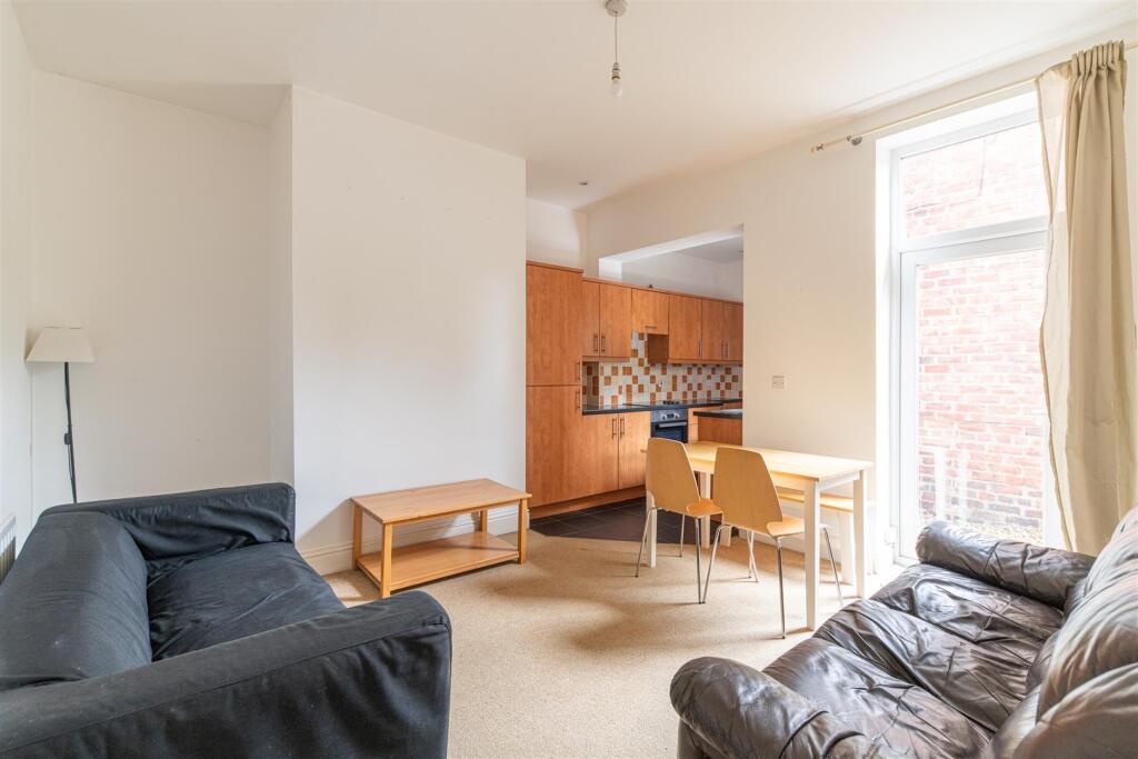 3 bed 1st Floor Flat for rent in Newcastle upon Tyne. From Hive Estates - Newcastle upon Tyne