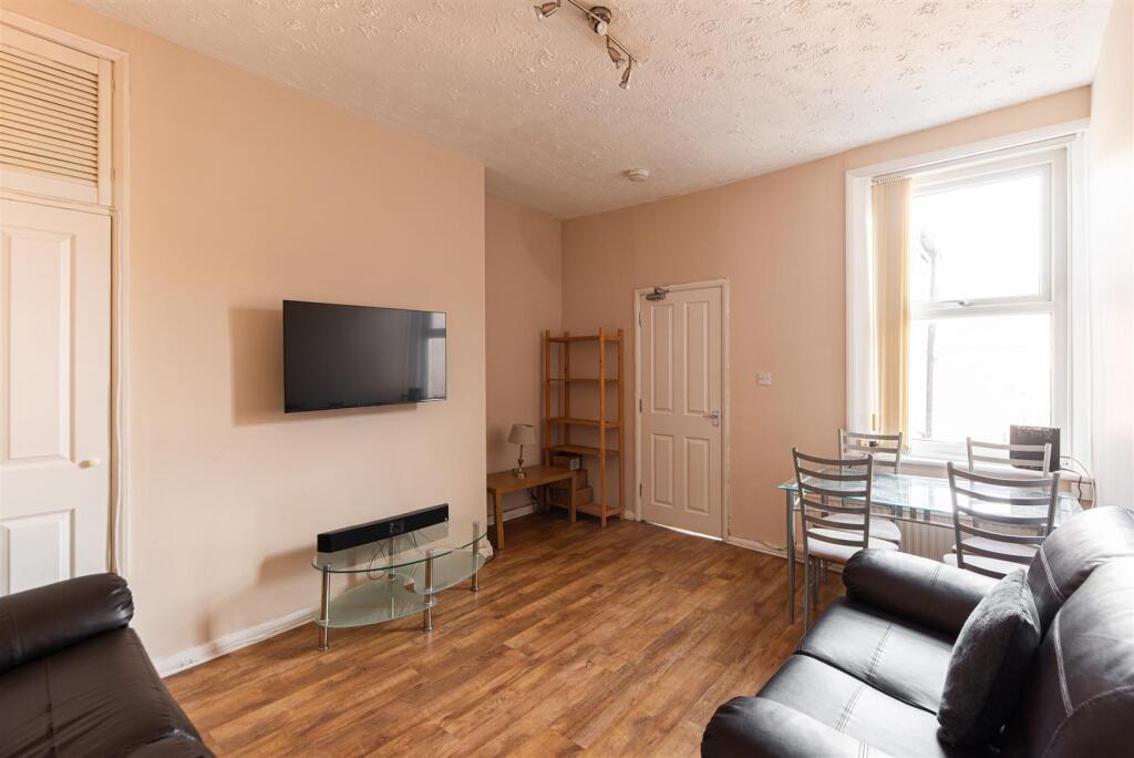 3 bed 1st Floor Flat for rent in Newcastle upon Tyne. From Hive Estates - Newcastle upon Tyne 3 bed 1st Floor Flat for rent in Newcastle upon Tyne. From Hive Estates - Newcastle upon Tyne