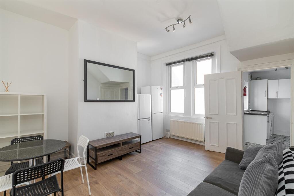 6 bed Mid Terraced House for rent in Newcastle upon Tyne. From Hive Estates - Newcastle upon Tyne