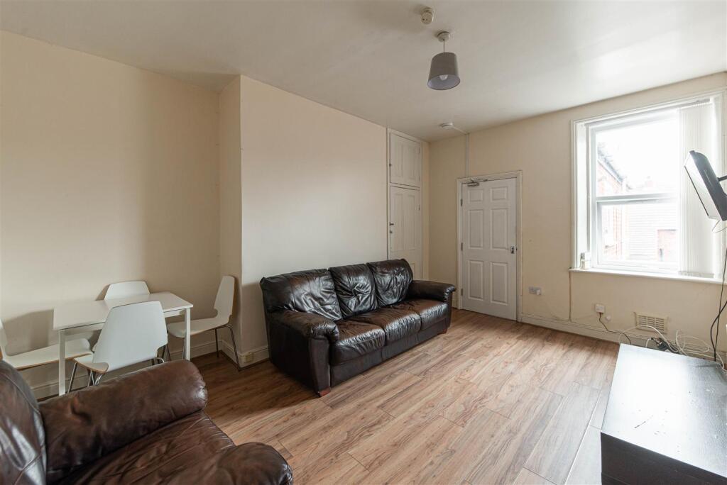3 bed 1st Floor Flat for rent in Newcastle upon Tyne. From Hive Estates - Newcastle upon Tyne