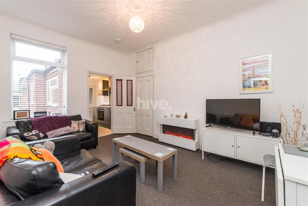 3 bed 1st Floor Flat for rent in Newcastle upon Tyne. From Hive Estates - Newcastle upon Tyne