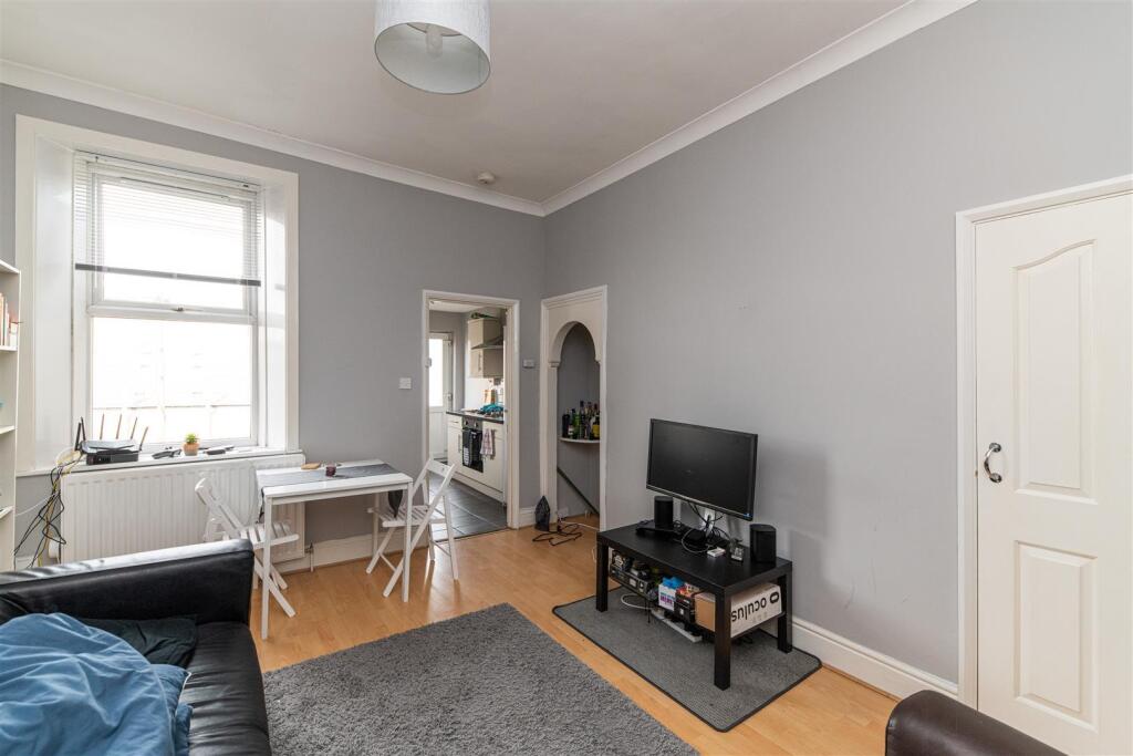 3 bed 1st Floor Flat for rent in Newcastle upon Tyne. From Hive Estates - Newcastle upon Tyne