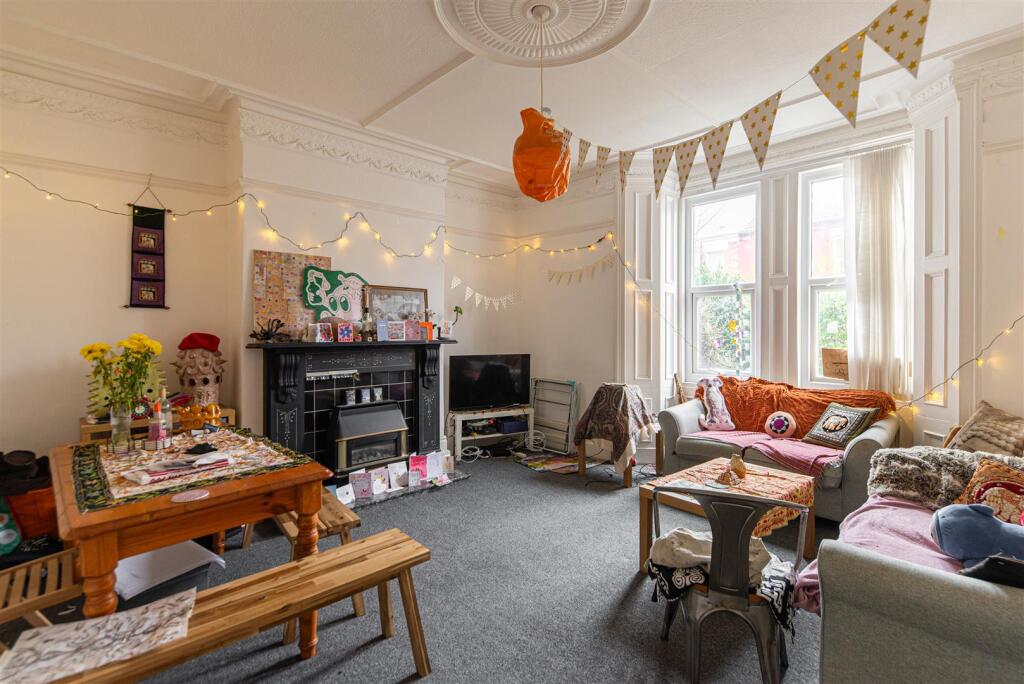 5 bed Mid Terraced House for rent in Newcastle upon Tyne. From Hive Estates - Newcastle upon Tyne