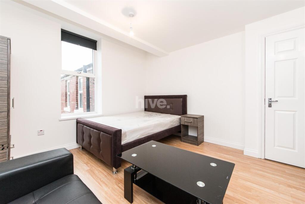 4 bed Studio for rent in Newcastle upon Tyne. From Hive Estates - Newcastle upon Tyne 4 bed Studio for rent in Newcastle upon Tyne. From Hive Estates - Newcastle upon Tyne