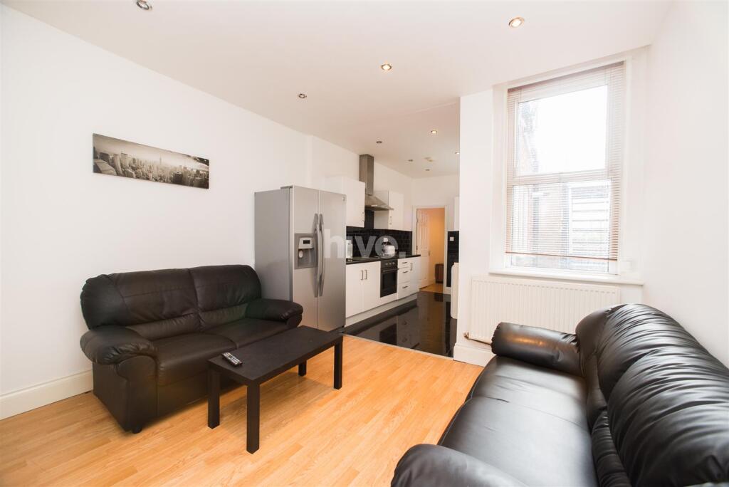 3 bed 1st Floor Flat for rent in Newcastle upon Tyne. From Hive Estates - Newcastle upon Tyne